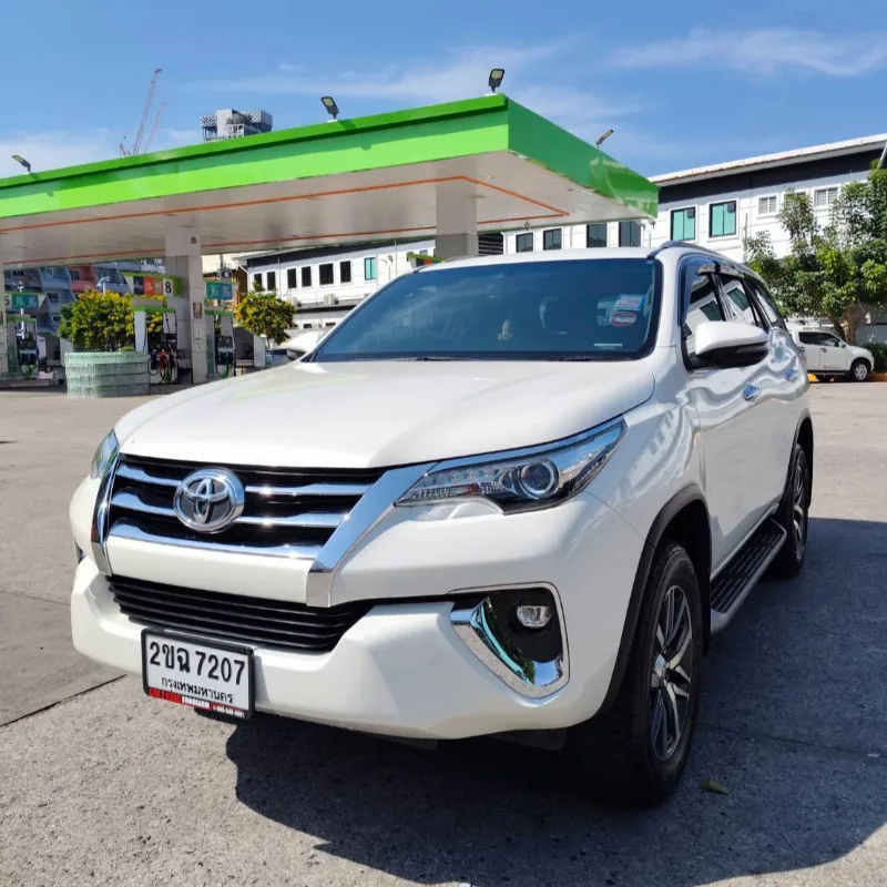 รถ Toyota Fortuner สีขาวของ Prapan Service